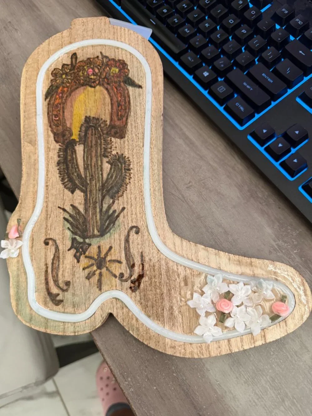 Western LED Cowboy Boot Wall Decor – Rustic Floral Light-Up Sign